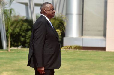 NEW DELHI INDIA 5 Haziran 2023 ABD Savunma Bakanı Lloyd Austin, Hindistan Silahlı Kuvvetleri Genelkurmay Başkanı Korgeneral Anil Chauhan ve Raksha Mantri Rajnath Singh ile Tri Tur Onur Koruması ve