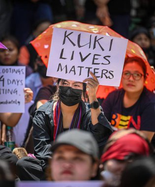 YENİ DELHI INDIA 7 Haziran 2023 Kuki Kabilesi 'nden kadınlar, 7 Haziran 2023' te Sanchit Khanna Hindustan Times tarafından Yeni Delhi Hindistan 'da çekilen fotoğrafta Manipur' da Kuki Zomi halkına yönelik şiddet iddiaları için adalet arayan pankartlar taşıdılar.