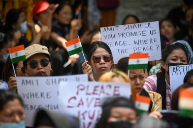 YENİ DELHI INDIA 7 Haziran 2023 Kuki Kabilesi 'nden kadınlar, 7 Haziran 2023' te Sanchit Khanna Hindustan Times tarafından Yeni Delhi Hindistan 'da çekilen fotoğrafta Manipur' da Kuki Zomi halkına yönelik şiddet iddiaları için adalet arayan pankartlar taşıdılar.