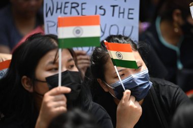 YENİ DELHI INDIA 7 Haziran 2023 Kuki Kabilesi 'nden kadınlar, 7 Haziran 2023' te Sanchit Khanna Hindustan Times tarafından Yeni Delhi Hindistan 'da çekilen fotoğrafta Manipur' da Kuki Zomi halkına yönelik şiddet iddiaları için adalet arayan pankartlar taşıdılar.