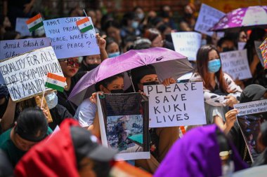 YENİ DELHI INDIA 7 Haziran 2023 Kuki Kabilesi 'nden kadınlar, 7 Haziran 2023' te Sanchit Khanna Hindustan Times tarafından Yeni Delhi Hindistan 'da çekilen fotoğrafta Manipur' da Kuki Zomi halkına yönelik şiddet iddiaları için adalet arayan pankartlar taşıdılar.