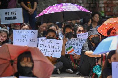 YENİ DELHI INDIA 7 Haziran 2023 Kuki Kabilesi 'nden kadınlar, 7 Haziran 2023' te Sanchit Khanna Hindustan Times tarafından Yeni Delhi Hindistan 'da çekilen fotoğrafta Manipur' da Kuki Zomi halkına yönelik şiddet iddiaları için adalet arayan pankartlar taşıdılar.