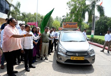 NOIDA INDIA 10 Haziran 2023 Uttar Pradesh Baş Sekreter Hükümeti Venkateswara Lu bayrağı Indira Gandhi Kala Kendra Oditoryum Sektörü 6 'da 10 Haziran 2023 tarihinde Noida Hindistan' da Suni tarafından çekilmiştir.