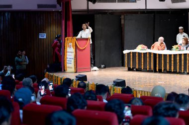 NOIDA INDIA 10 Haziran 2023 Uttar Pradesh L Venkateshwar Lu Ulaştırma Genel Sekreteri 6 Haziran 2023 tarihinde Noida Hindistan 'da düzenlenen yol güvenliği seminerinde medyaya seslendi.