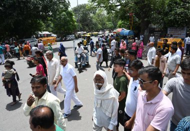 NEW DELHI INDIA 11 Haziran 2023 Polis Ranjeet Singh Üstgeçidi 'ne barikat kurdu AAP Parti Mega Rallisi' nin Ramlila Meydan 'daki 11 Haziran 2023 günü Yeni Delhi Hindistan Kejriwal mitinginde yapılan miting, Merkez' in yönetiminin tüm kontrolünü sağlayan kararnamesine aykırıydı.