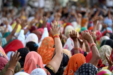 GREATER NOIDA INDIA 13 HAZİRAN 40 köyden çiftçiler Büyük Noida Otoritesi 'ne karşı 50 gündür protesto ediyor ve 13 Haziran 2023 tarihinde planlanan kalkınma için daha iyi bir rehabilitasyon ve tazminat talep ediyorlar.