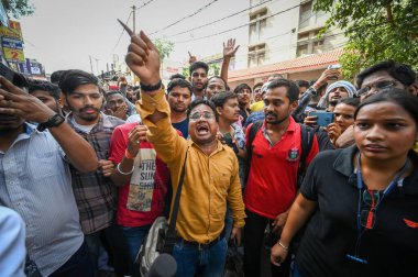 NEW DELHI INDIA 15 Haziran 2023 'te Mukherjee Nagar' daki yetkililere karşı 15 Haziran 2023 'te Yeni Delhi' deki Koçluk Merkezi 'nin önünde protestocular görüldü.