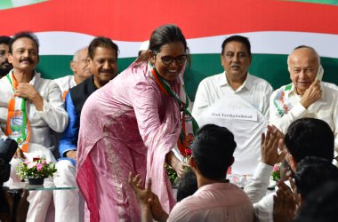 MUMBAI INDIA JUNE 15 2023 MLA Varsha Gaikwad take charge as President Mumbai Regional Congress committee MRCC from her predecessor Bhai Jagtap in the presence of senior Congress leaders Sushil Kumar Shinde Ashok Chavan Prithviraj Chavan Naseem Khan a clipart