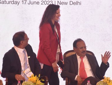 NEW DELHI INDIA 17 Haziran 2023 Ulusal Güvenlik Danışmanı Ajit Doval Assocham Başkanı ve İdari Direktörü ve SpiceJet Ajay Singh Global SVP Kurumsal İşler ve Kamu Politikası Sorumlusu INMobi Dr. Subi Chaturvedi