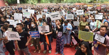 YENİ DELHI INDIA 24 Haziran 2023 Kuki kabilesi üyeleri ve destekçileri, 24 Haziran 2023 tarihinde Yeni Delhi Hindistan 'da Jantar Mantar eyaletindeki sözde etnik temizliğe karşı düzenlenen kabile dayanışmasına katıldılar.