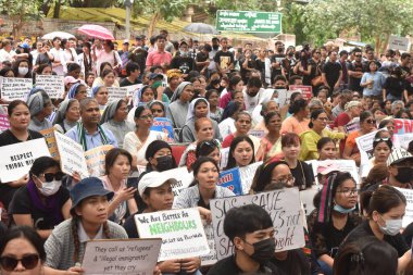 YENİ DELHI INDIA 24 Haziran 2023 Kuki kabilesi üyeleri ve destekçileri, 24 Haziran 2023 tarihinde Yeni Delhi Hindistan 'da Jantar Mantar eyaletindeki sözde etnik temizliğe karşı düzenlenen kabile dayanışmasına katıldılar.