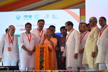 NOIDA INDIA 25 Haziran 2023 Uttar Pradesh Başkanı Yogi Adityanath, Noida Kalkınma Otoritesi ve Noida Stadyumu Ramlila 'nın birçok projesinin açılışını 25 Haziran 2023 tarihinde Noida Hindistan' da gerçekleştirdi. 