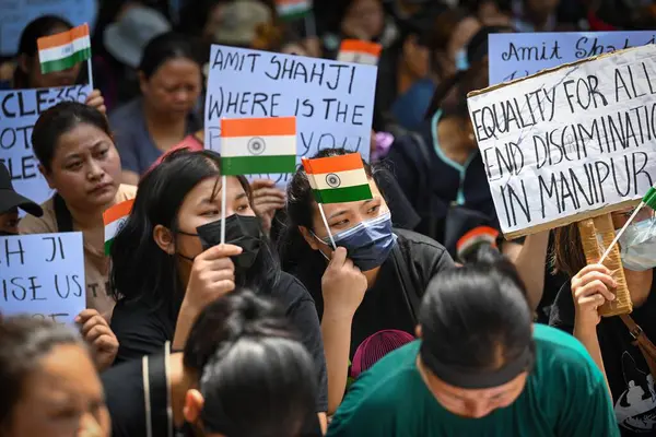 YENİ DELHI INDIA 7 Haziran 2023 Kuki Kabilesi 'nden kadınlar, 7 Haziran 2023' te Sanchit Khanna Hindustan Times tarafından Yeni Delhi Hindistan 'da çekilen fotoğrafta Manipur' da Kuki Zomi halkına yönelik şiddet iddiaları için adalet arayan pankartlar taşıdılar.