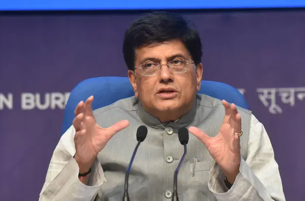 NEW DELHI INDIA 7 Haziran 2023 Birlik Bakanı Piyush Goyal 7 Haziran 2023 tarihinde Ulusal Medya Merkezi 'nde Kabine Kararları hakkında basına brifing verdi. 