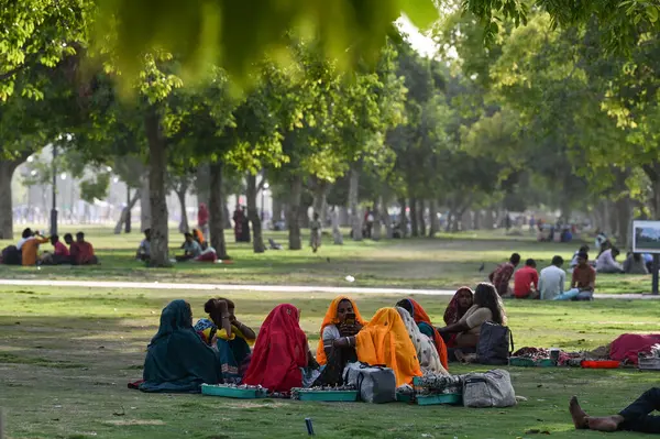 NEW DELHI INDIA HAZİRAN 8 HAZİRAN 2023 Kartavya Yolu 'ndaki sıcaklık seviyelerinde 8 Haziran 2023' te Vipin Kumar Hindustan Times tarafından çekilmiştir.