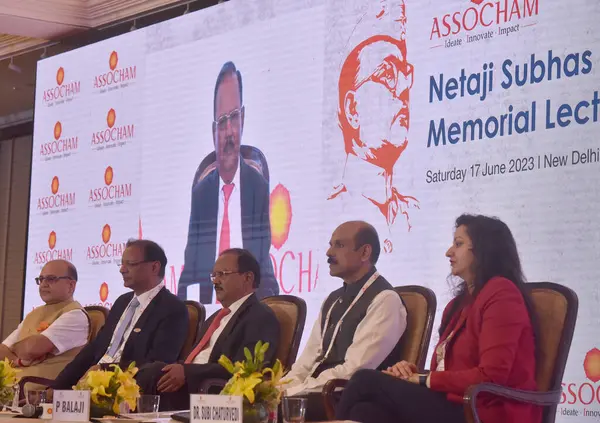 NEW DELHI INDIA 17 Haziran 2023 Ulusal Güvenlik Danışmanı Ajit Doval Assocham Başkanı ve İdari Direktörü ve SpiceJet Ajay Singh Global SVP Kurumsal İşler ve Kamu Politikası Sorumlusu INMobi Dr. Subi Chaturvedi