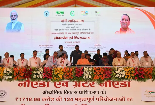 NOIDA INDIA 25 Haziran 2023 Uttar Pradesh Başkanı Yogi Adityanath, Noida Kalkınma Otoritesi ve Noida Stadyumu Ramlila 'nın birçok projesinin açılışını 25 Haziran 2023 tarihinde Noida Hindistan' da gerçekleştirdi. 