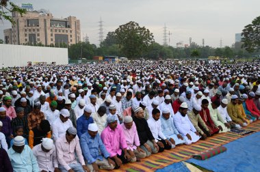 GURUGRAM INDIA 29 Haziran 2023 Kurban Bayramı 29 Haziran 2023 'te Hindistan' daki Gurugram Vadisi Parkı 'nın 29. Bölgesinde, Bakra Bakrid al Adha Kurban Bayramı olarak da bilinen Bayarami İslamdır.
