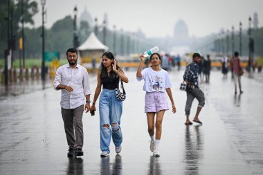 NEW DELHI INDIA 29 HAZİRAN 2023 Yağmurlu bir günde Hindistan Kapısı 'nda 29 Haziran 2023' te Yeni Delhi Hindistan Fotoğrafı Sanchit Khanna Hindustan Times