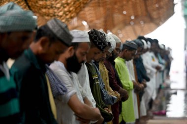 NOIDA INDIA 29 Haziran 2023 Müslümanlar, 29 Haziran 2023 tarihinde Noida Hindistan 'da Ramazan ayında 8. Jama Mescidi' nde Kurban Bayramı için namaz kıldılar. Bakra Bakrid al Adha Kurban Bayramı ya da Qurban Bayarami, İslami Bayarami 'dir.
