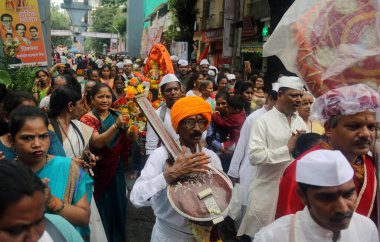 MUMBAI INDIA 29 HAZİRAN 2023 Hacılar, 29 Haziran 2023 'te Wadala' daki Vitthal Mandir 'de Ashadhi Ekadashi vesilesiyle Bhushan Koyande Hindustan Times tarafından çekilmiştir.