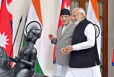 NEW DELHI INDIA HAZİRAN 12023 Başbakan Narendra Modi ve Başbakan Pushpa Kamal Dahal Prachanda, Yeni Delhi Hindistan ve Nepal 'deki toplantıları için 12023 yılının Haziran ayında Hyderabad House' a geldiler.