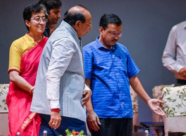NEW DELHI INDIA 8 Haziran 2023 Delhi Vali Vinai Kumar Saxena Delhi Baş Bakanı Arvind Kejriwal Delhi Eğitim Bakanı Atishi Marlena ve diğerleri Guru Gobind Singh Indraprastha Üniversitesi GGGSIPU 'nun yeni kampüsünün açılışında 