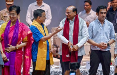 NEW DELHI INDIA 8 Haziran 2023 Delhi Vali Vinai Kumar Saxena Delhi Baş Bakanı Arvind Kejriwal Delhi Eğitim Bakanı Atishi Marlena BJP Milletvekili Gautam Gambhir ve Guru Gobind Singh Indraprastha 'nın yeni kampüsünün açılışında