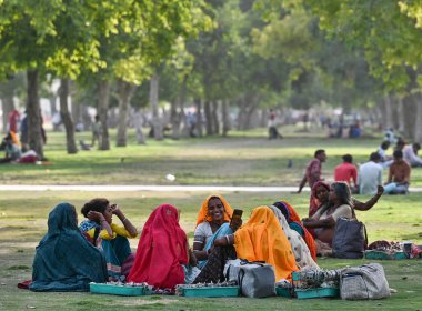 NEW DELHI INDIA HAZİRAN 8 HAZİRAN 2023 Kartavya Yolu 'ndaki sıcaklık seviyelerinde 8 Haziran 2023' te Vipin Kumar Hindustan Times tarafından çekilmiştir.