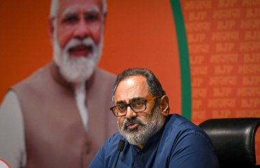 NEW DELHI INDIA 9 Haziran 2023 Birlik Bakanı ve BJP lideri Rajeev Chandrasekhar Hindistan Kalkınma ve Girişimcilikten Sorumlu Devlet Bakanı, Başbakan Narendra Modi 's Gover' in 9 yıllık görev süresinin tamamlanması konulu basın toplantısında konuştu