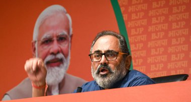 NEW DELHI INDIA 9 Haziran 2023 Birlik Bakanı ve BJP lideri Rajeev Chandrasekhar Hindistan Kalkınma ve Girişimcilikten Sorumlu Devlet Bakanı, Başbakan Narendra Modi 's Gover' in 9 yıllık görev süresinin tamamlanması konulu basın toplantısında konuştu