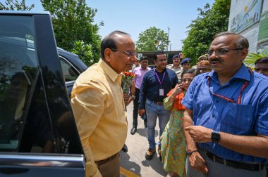 NEW DELHI INDIA JUNE 10 2023 Vinai Kumar Saxena Lieutenant Governor of Delhi during his visit to C and D Waste Recycling Plant at Shastri Park on June 10 2023 in New Delhi India Photo by Sanchit Khanna Hindustan Times clipart