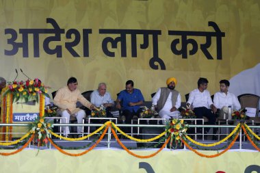 Delhi Başbakanı Arvind Kejriwal ve diğer AAP liderleri 11 Haziran 2023 'te Yeni Delhi Hindistan' da Merkez 'in Delhi ayinleriyle ilgili yönetmeliklerine karşı Ramlila Meydan' da büyük bir halk mitinginde konuşma yaptılar. 