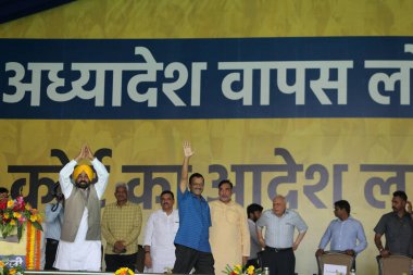 Delhi Başbakanı Arvind Kejriwal ve diğer AAP liderleri 11 Haziran 2023 'te Yeni Delhi Hindistan' da Merkez 'in Delhi ayinleriyle ilgili yönetmeliklerine karşı Ramlila Meydan' da büyük bir halk mitinginde konuşma yaptılar. 