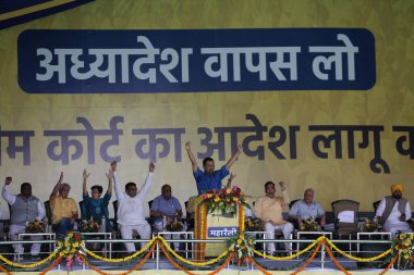 Delhi Başbakanı Arvind Kejriwal ve diğer AAP liderleri 11 Haziran 2023 'te Yeni Delhi Hindistan' da Merkez 'in Delhi ayinleriyle ilgili yönetmeliklerine karşı Ramlila Meydan' da büyük bir halk mitinginde konuşma yaptılar. 