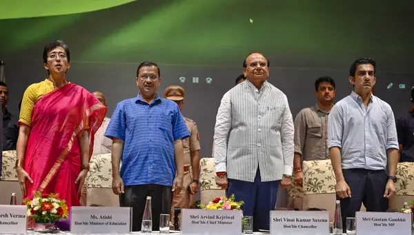 NEW DELHI INDIA 8 Haziran 2023 Delhi Vali Vinai Kumar Saxena Delhi Baş Bakanı Arvind Kejriwal Delhi Eğitim Bakanı Atishi Marlena BJP Milletvekili Gautam Gambhir ve Guru Gobind Singh Indraprastha 'nın yeni kampüsünün açılışında