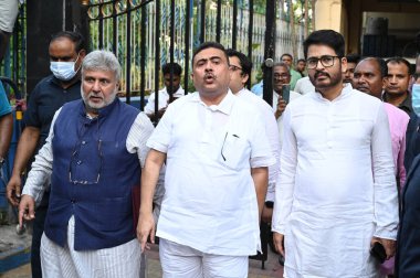 KOLKATA INDIA JUNE 14 HAZİRAN Bharatiya Janata Partisi BJP lideri Suvendu Adhikari, BJP adaylarının Batı Bengal Eyaleti Seçim Komitesi dışındaki Trinamool Kongre TMC tarafından Bengal Panço seçimlerinde adaylığı doldurmaya zorlandığını iddia ediyor.