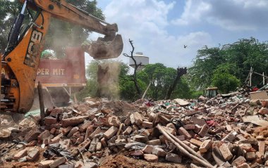 NEW DELHI INDIA 16 HAZİRAN 2023 Ulusal Afet Müdahale Gücü NDRF tarafından 16 Haziran 2023 tarihinde Vasant Vihar 'daki Vasant Gandhi kampında gerçekleştirilen bir yıkım girişimi ile sonuçlandı.