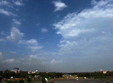 NEW DELHI INDIA 18 Haziran 2023 Kartavya Yolu üzerinde bulutlu bir gökyüzü manzarası 18 Haziran 2023, Yeni Delhi Hindistan Fotoğrafı: Salman Ali Hindustan Times