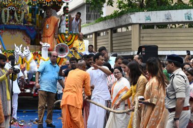 KOLKATA INDIA 20 Haziran 2023 'te Batı Bengal Mamata Banerjee Uluslararası Krishna Bilinci Derneği başkanı ISKCON Rath Yatra' nın açılışını 20 Haziran 2023 'te Kolkata Hindistan' da gerçekleştirdi. 