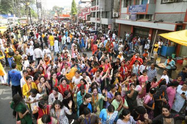 PATNA INDIA 20 HAZİRAN 2023 Devotees out Rath Yatra of lord Jagannath at ISKCON tapınağında 20 Haziran 2023 tarihinde Patna Hindistan 'da Jagannath Puri Rath Yatra her yıl Puri Odisha şehrinde düzenlenen festivaldir.