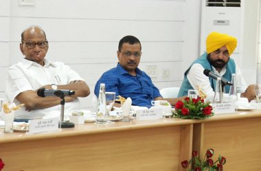 PATNA INDIA JUNE 23 2023 Delhi Chief Minister Arvind Kejriwal Punjab Chief Minister Bhagwant Singh Mann NCP president Sharad Pawar and others attending the opposition parties meeting at Samwad on June 23 2023 in Patna India Top leaders of Opposition  clipart