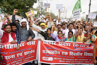 PATNA INDIA 26 Haziran 2023 Bihar Pradesh Kisan Salahkar Sangh üyeleri, Krishi Bhawan Mithapur 'un önündeki çeşitli taleplerini desteklemek için 26 Haziran 2023' de Patna Hindistan 'da Santosh Kumar Hindustan Times tarafından çekilmiştir.