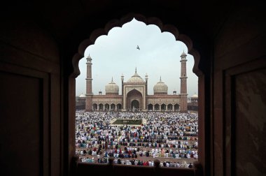 YENİ DELHI INDIA 29 HAZİRAN 2023 Müslüman hayranları 29 Haziran 2023 'te Jama Mescidi' nde Kurban Namaz 'ı sundular. Yeni Delhi' de Yeni Delhi 'de Kurban Bayramı 