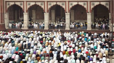 YENİ DELHI INDIA 29 HAZİRAN 2023 Müslüman hayranları 29 Haziran 2023 'te Jama Mescidi' nde Kurban Namaz 'ı sundular. Yeni Delhi' de Yeni Delhi 'de Kurban Bayramı 