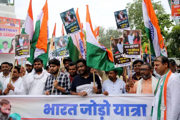 NEW DELHI INDIA 19 Haziran 2023 Hint Gençlik Kongresi üyeleri ve işçiler, Rahul Gandhi 'nin 53. doğum günü münasebetiyle 19 Haziran 2023 tarihinde Yeni Delhi Hindistan' da Yeni Delhi parti lideri Ra 'nın 53.