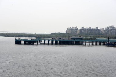 NAVI MUMBAI INDIA APRIL 28 Nisan 2023 Nerul Jetty, 28 Nisan 2023 tarihinde Navi Mumbai Hindistan Fotoğrafı: Bachchan Kumar Hindustan Times