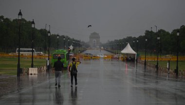NEW DELHI INDIA MAYIS 32023 Yağmurlu bir günde Kartavya Yolu 'nda 3 Mayıs 2023' te Yeni Delhi Hindistan Fotoğraf: Raj K Raj Hindustan Times