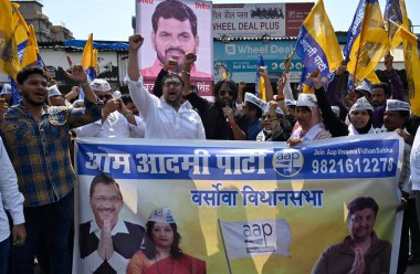 MUMBAI INDIA 6 Mayıs 2023 Aam Admi Party AAP çalışanları Kadam Nagar Behram Baug Jogeshwari 'de Hintli kadın güreşçilerin cinsel taciz iddiaları üzerine WFI Federasyonu başkanı ve BJP milletvekili Brij Bhushan Sharan Singh' i protesto etti 