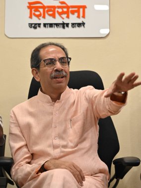 MUMBAI INDIA MAYIS 12 Mayıs 2023 Shiv Sena UBT şefi Uddhav Thackeray 12 Mayıs 2023 'te Mumbai Hindistan' da Vijay Bate Hindustan Times tarafından çekilmiştir.